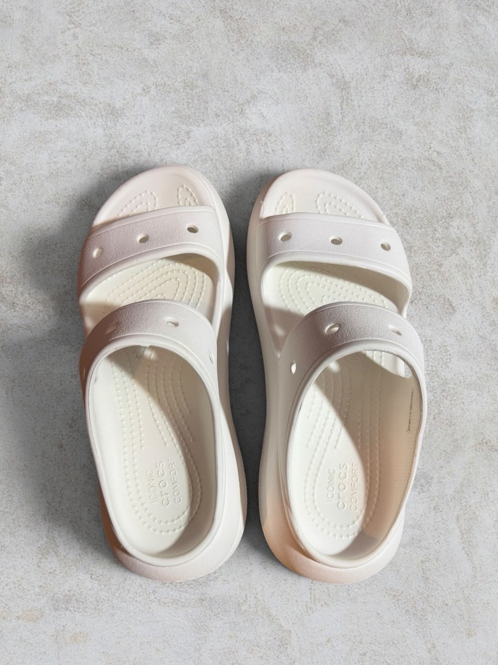 Crocs Classic Crush Sandals Women's 7 White Crocs 207670-100 - Picture 4 of 6